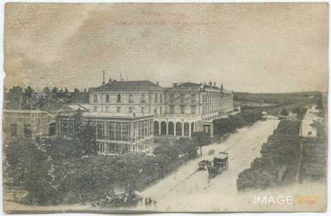 Avenue de la Gare et hôtel Terminus (Vittel)